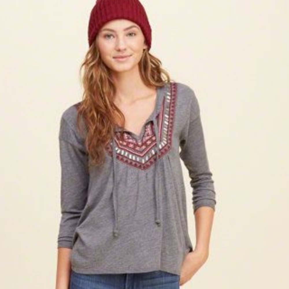 2 for $20🎉Hollister peasent top